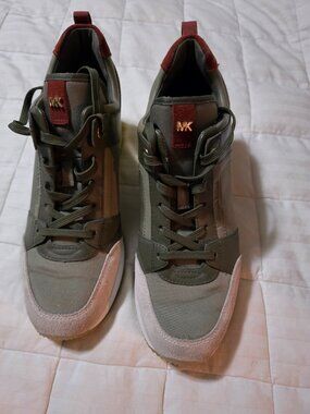 New Michael kors ladies shoes size 9